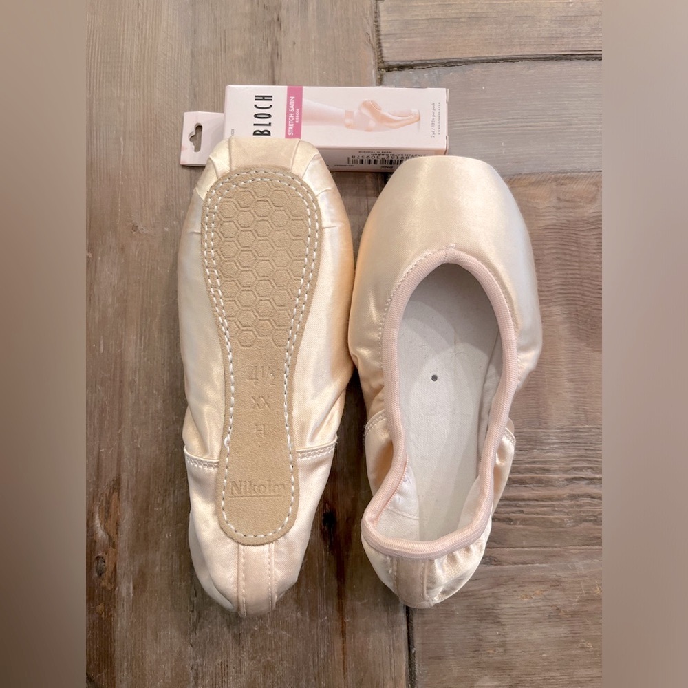 Brand New Nikolay 3007 Pointe Shoes in size 4XX H